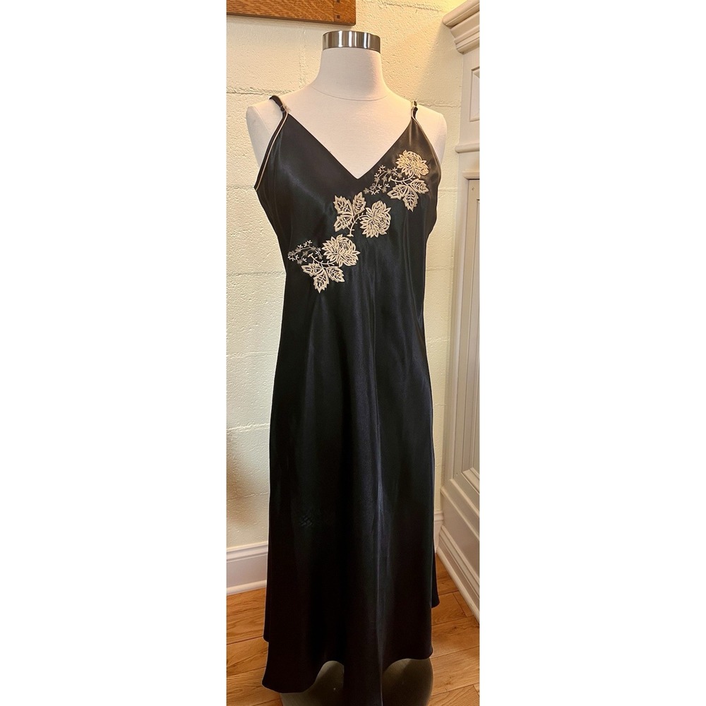 Vtg‎ Jones New York Women's Embroidered Floral Bkack Satin Nightgown Size M